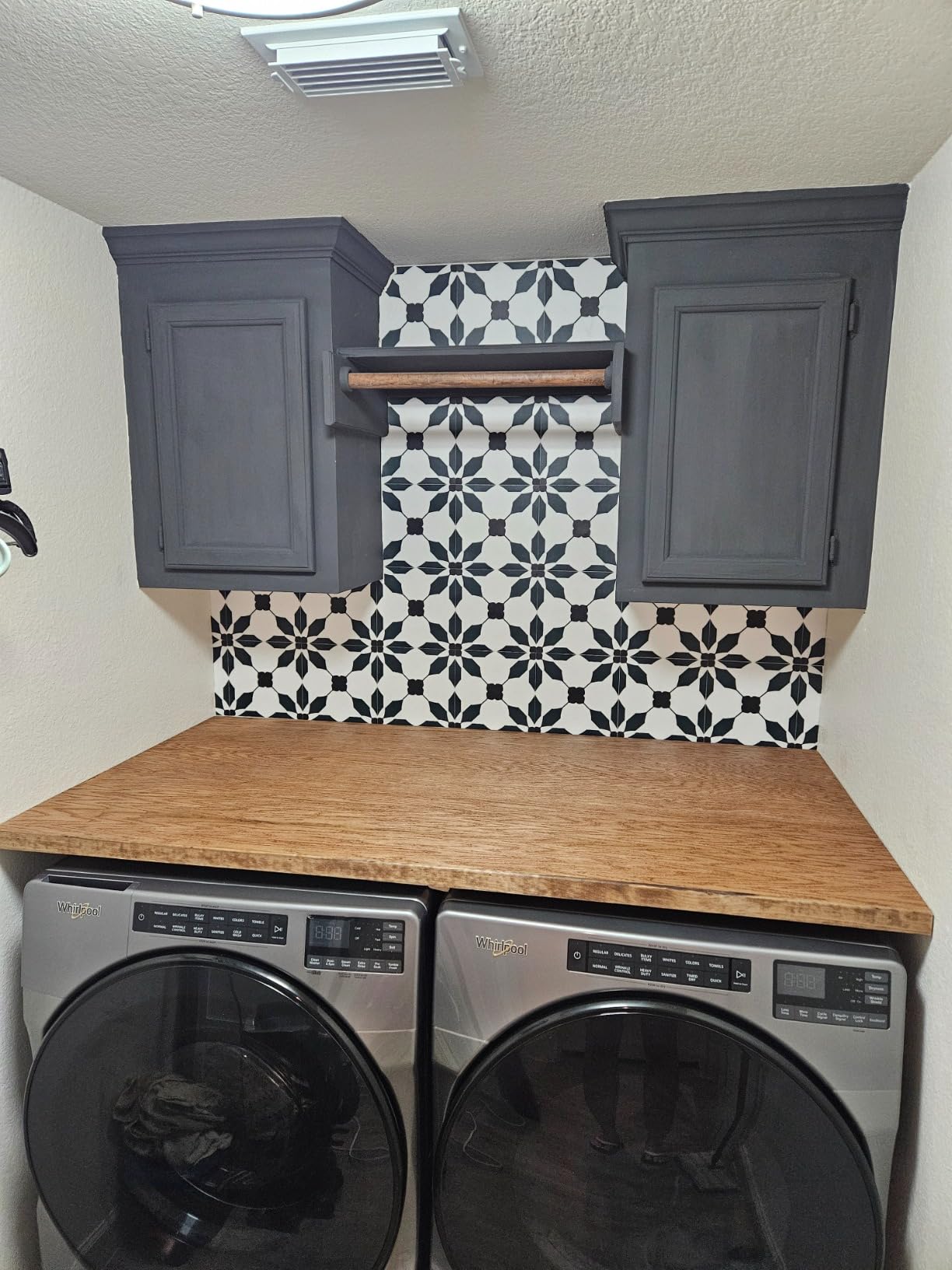 Laundry wall backsplash